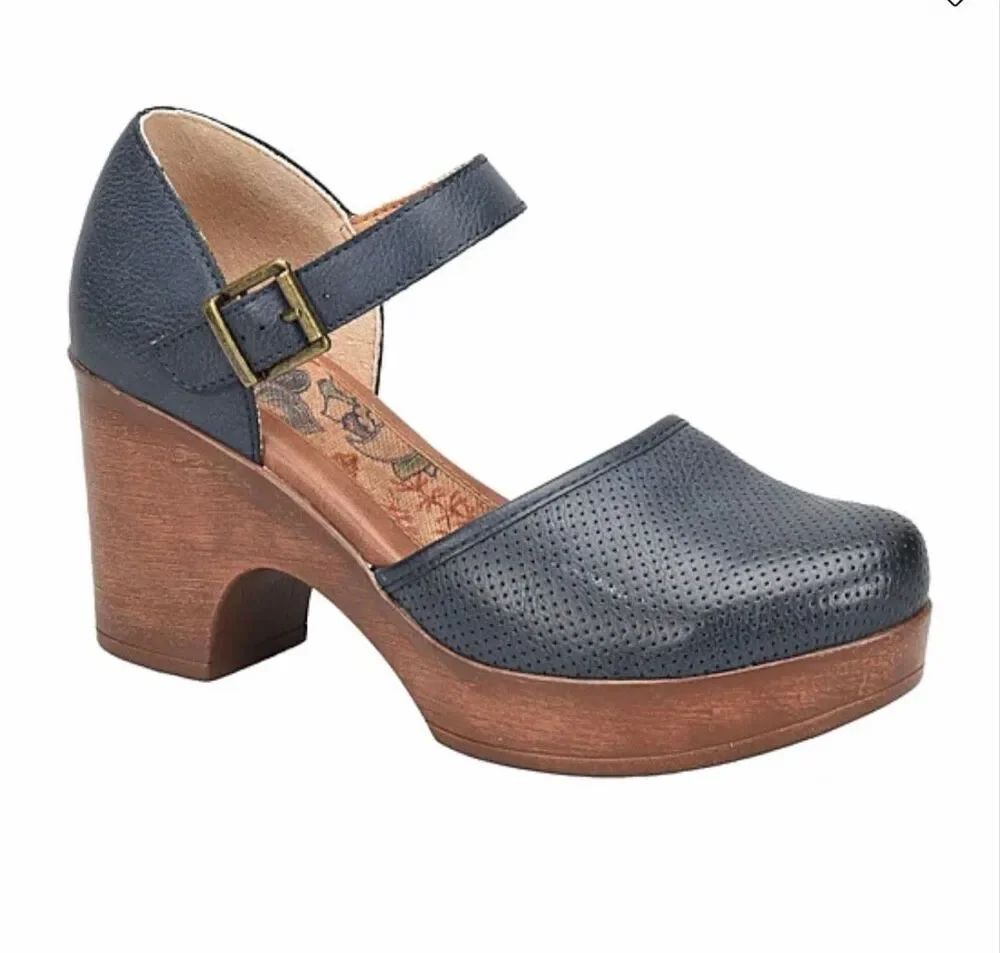 BOC by Born Navy Blue Gia Round Closed Toe Clogs-11M